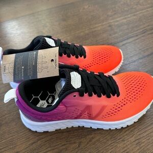 New Balance Arishi v3
Women's Magenta